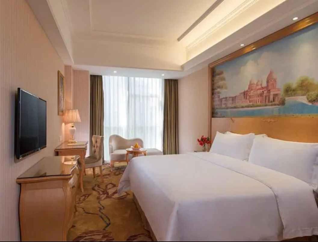 Vienna Hotel Shenzhen Baoneng City Plaza Exterior foto