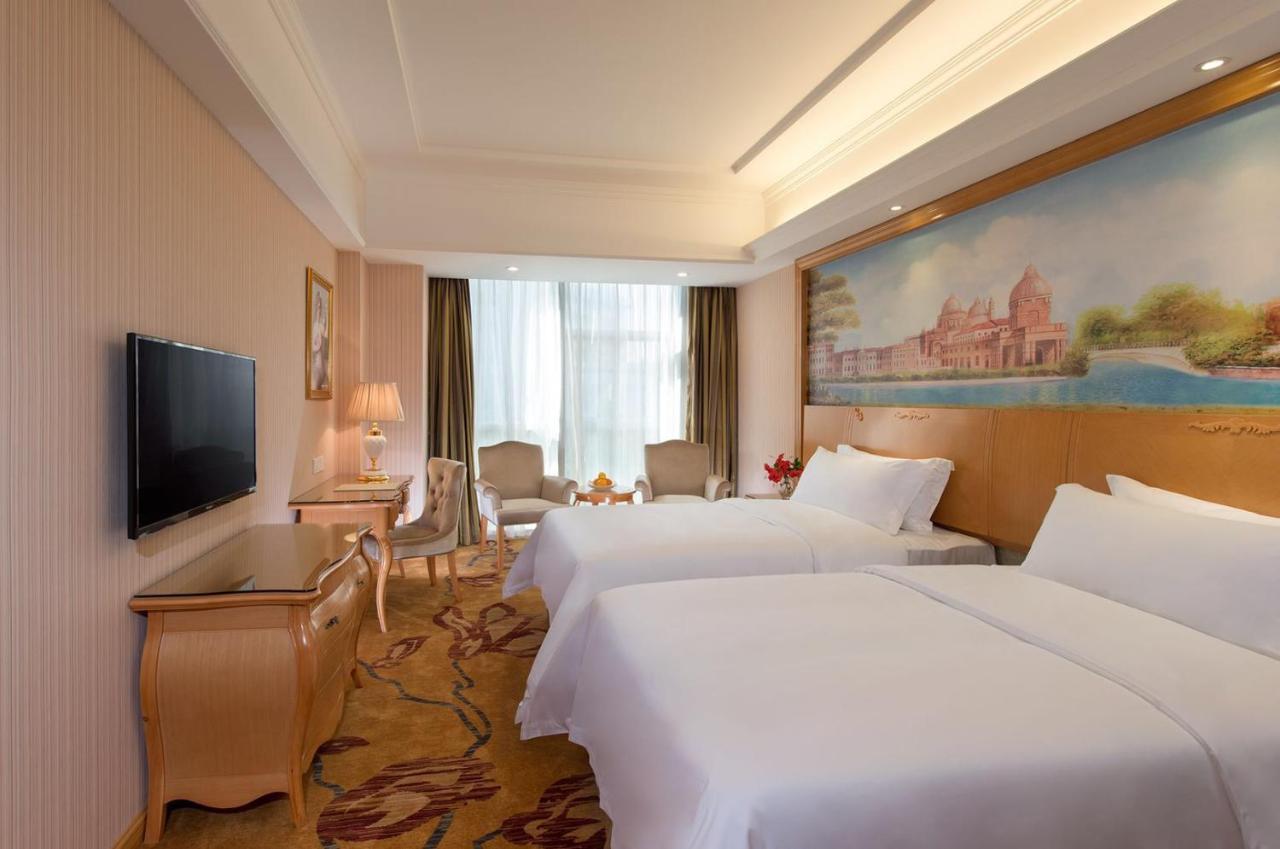 Vienna Hotel Shenzhen Baoneng City Plaza Exterior foto
